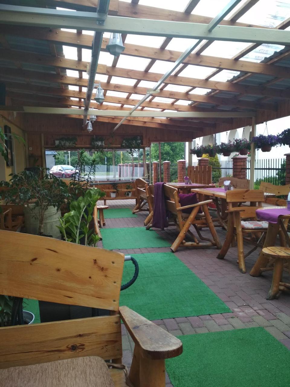 Pensjonat I Restauracja U Zdzicha รอวี ภายนอก รูปภาพ